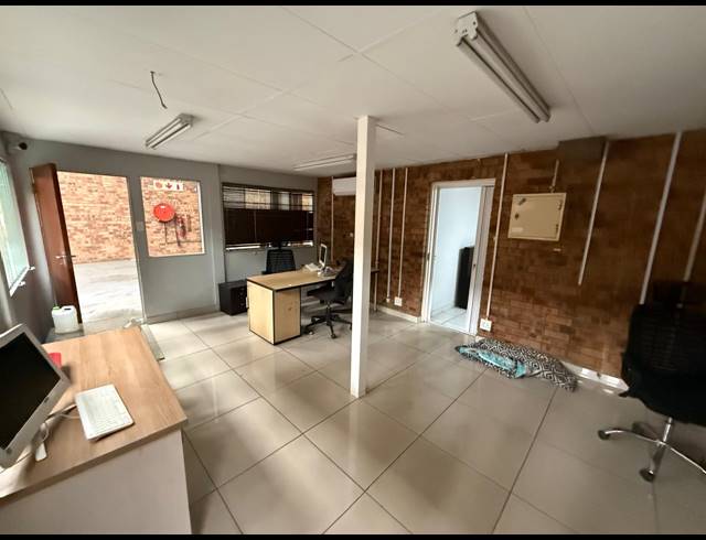 500M² WAREHOUSE TO LET IN SPARTAN